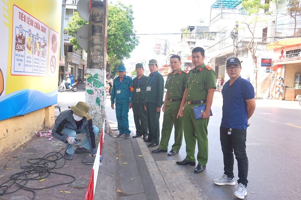 Phường Cát Dài (Lê Chân): Lắp dải phân cách trên vỉa hè để bảo vệ người đi bộ, chống xe ô tô đậu đỗ trái quy định